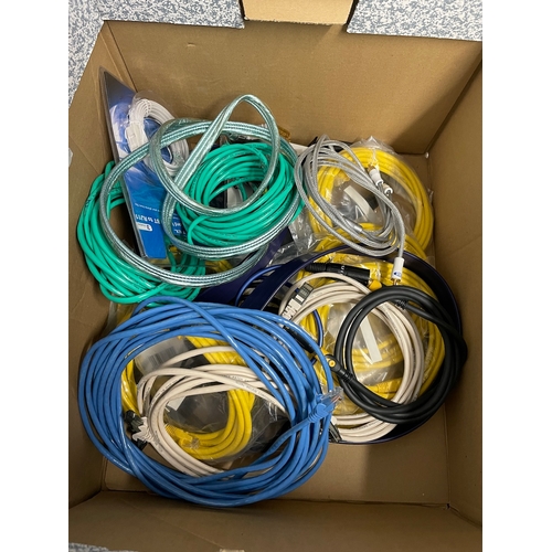 53 - Collection of signal / computer cables