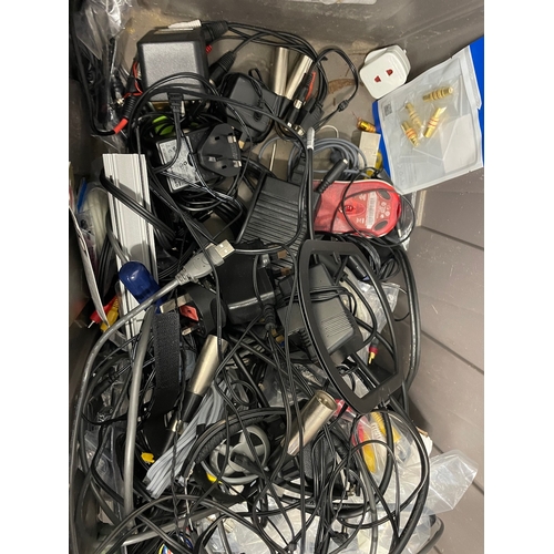 54 - Collection of computer cables and accessories