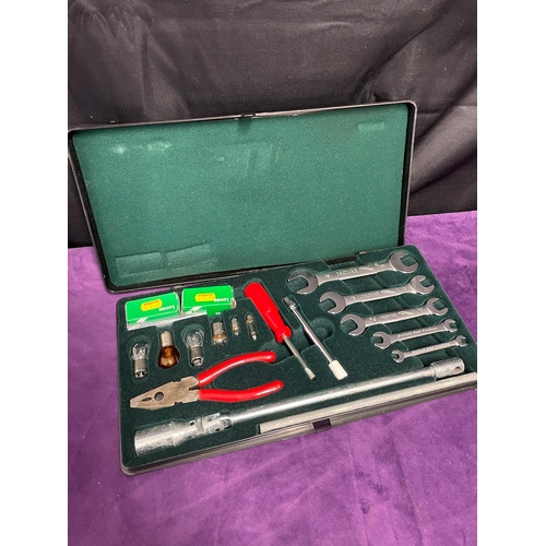 82 - Original Jaguar Auto Tool Set