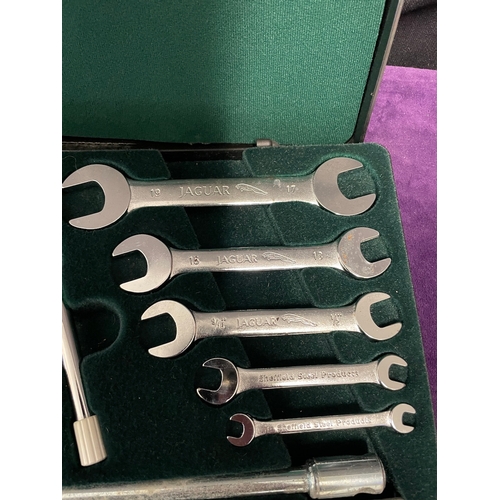 82 - Original Jaguar Auto Tool Set