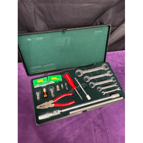 82 - Original Jaguar Auto Tool Set