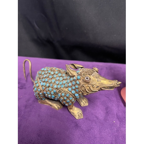 211 - Asian Gilded Mouse with Turquoise stone inlay + two Rose Quartz ornaments A/F