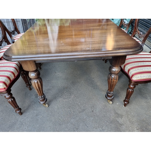 372 - 20th Century Mahogany Extendable Dining Table + 8 Balloon Back Upholstered Dining Chairs