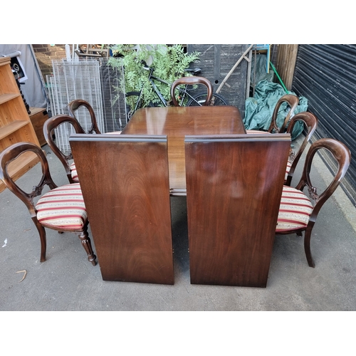 372 - 20th Century Mahogany Extendable Dining Table + 8 Balloon Back Upholstered Dining Chairs