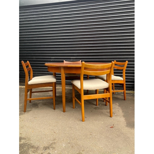 414 - Mid Century Teak Round / Oval Extendable Dining Table + 4 Matching Dining Chairs