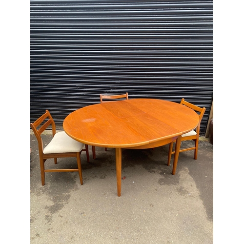 414 - Mid Century Teak Round / Oval Extendable Dining Table + 4 Matching Dining Chairs