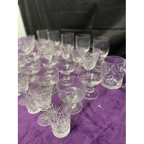 339 - Collection of various glasses / crystal