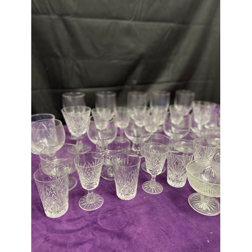 339 - Collection of various glasses / crystal