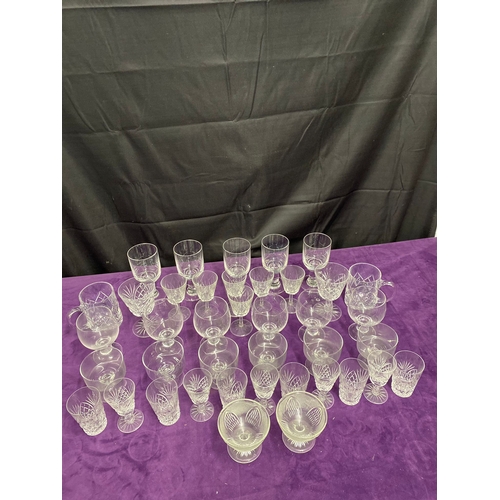 339 - Collection of various glasses / crystal