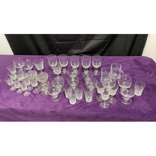 339 - Collection of various glasses / crystal