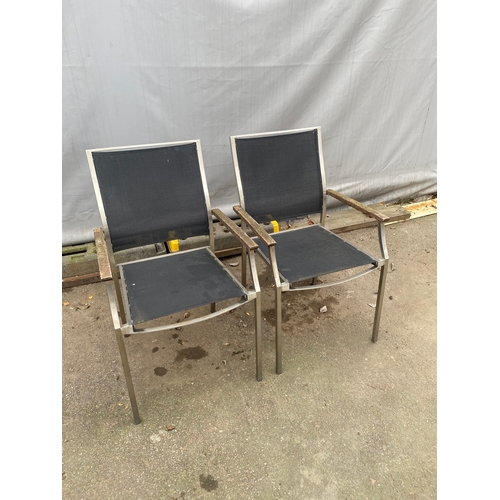 475 - Set of two garden chairs.