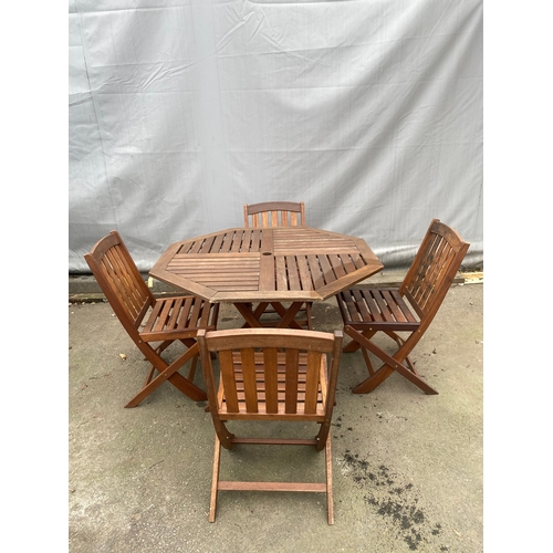 477 - Garden table with 4 x chairs. 

Table - 43