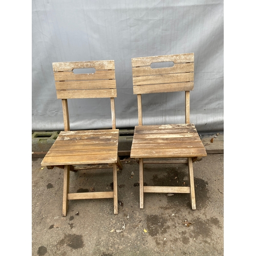 478 - Two garden chairs with small table. 

Table - Length 30