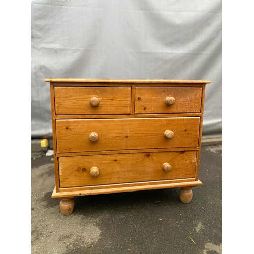 285 - Vintage Pine chest of drawers.

Dimensions - 36