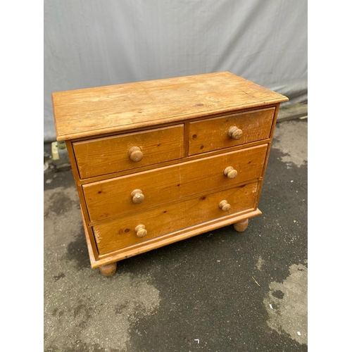 285 - Vintage Pine chest of drawers.

Dimensions - 36