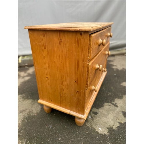 285 - Vintage Pine chest of drawers.

Dimensions - 36