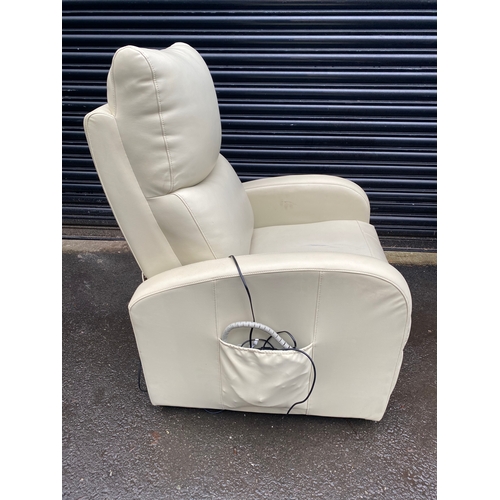 295 - Cream Leather electric armchair 

Dimensions - 43