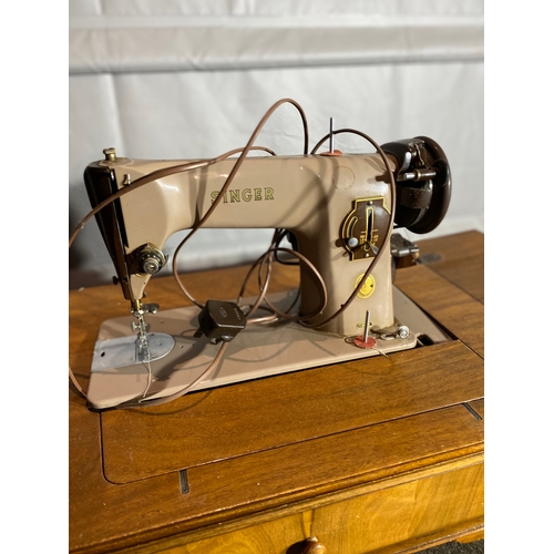 315 - Vintage Singer sewing machine in cabinet / see table . 

Dimensions - Closed - 25.5