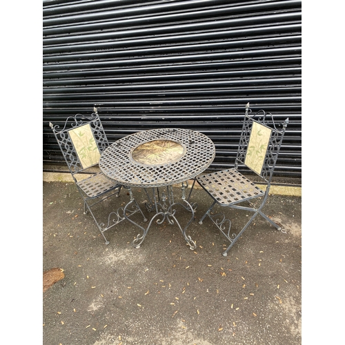 360 - Black metal table and two foldable chairs.

Dimensions - circumference 31