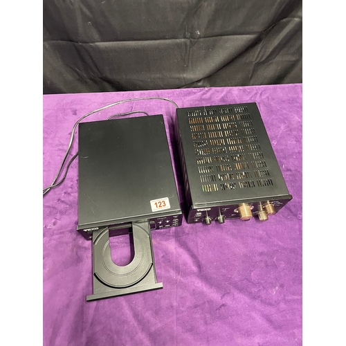 123 - TEAC CD Player PD H300MK3 + Stereo Amplifier A-H300MK3