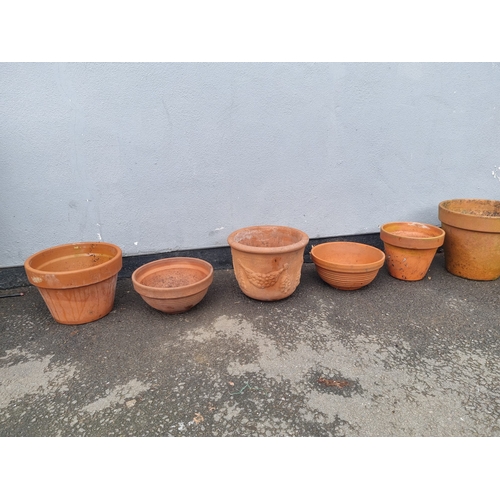 386 - A selection of small miscellaneous terracotta flower / garden pots