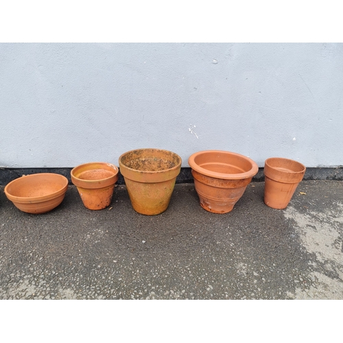 386 - A selection of small miscellaneous terracotta flower / garden pots