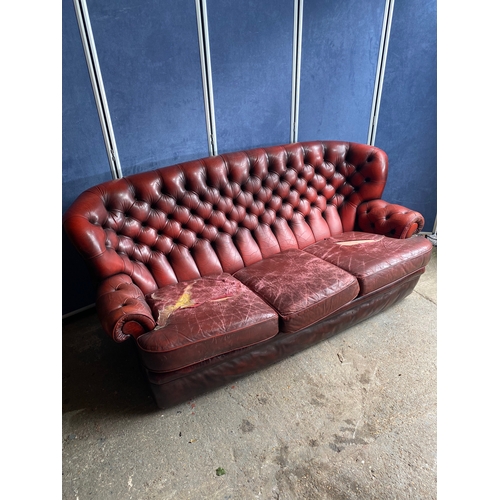 275 - Crimson Leather Chesterfield Three Seater sofa

Dimensions - 36