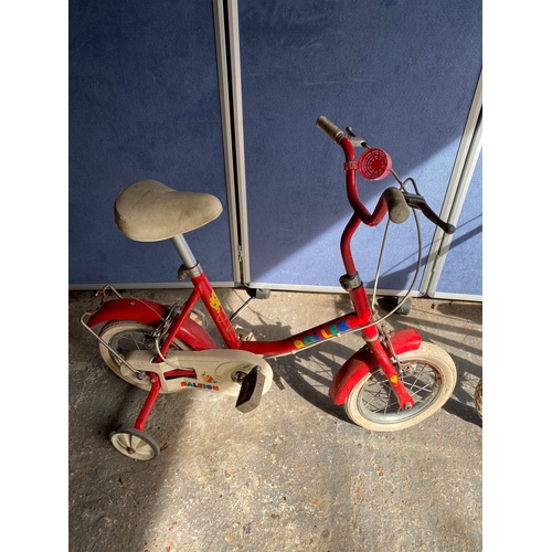 278 - Two vintage children's bikes.