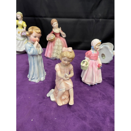 9 - Quantity of ceramic figurines of girls / ladies