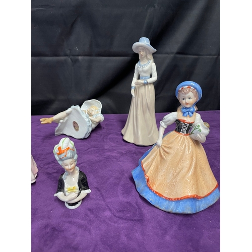 9 - Quantity of ceramic figurines of girls / ladies