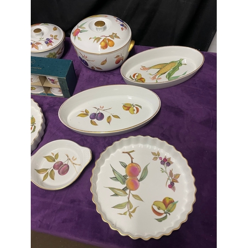 28 - Quantity of Royal Worcester Evesham Dinner Service