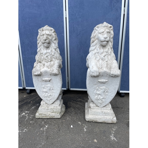 304 - Two Heavy Stone Lion Shield Garden Ornaments - 82cm x 30cm x 26cm