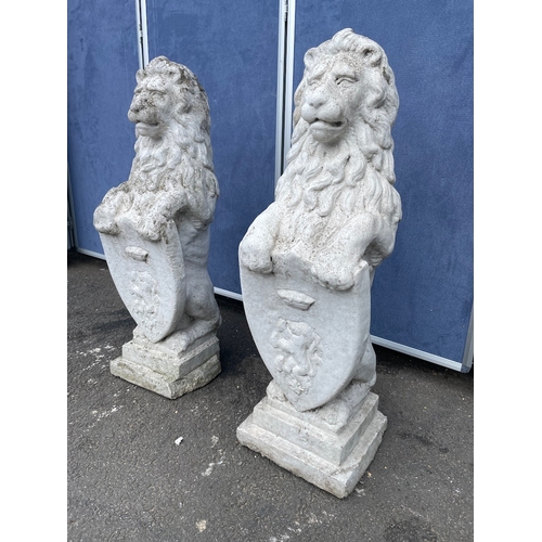 304 - Two Heavy Stone Lion Shield Garden Ornaments - 82cm x 30cm x 26cm