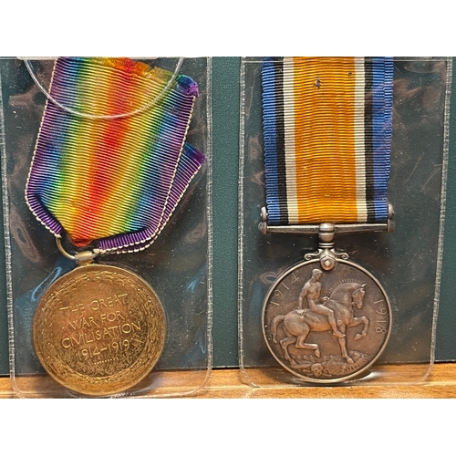 156 - Group of Two Medals British WW1 General War Medal + Peace Medal 2nd Lieutenant W.G Davis R.A.F