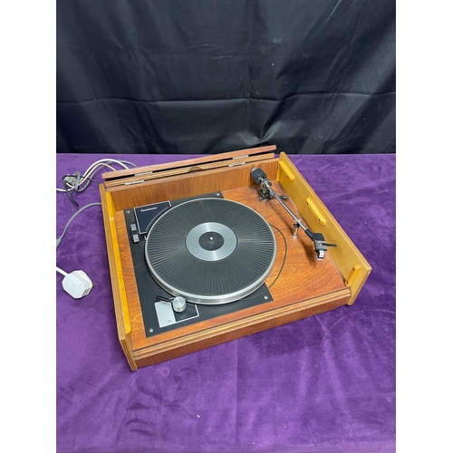 11 - Vintage Connoisseur Record Player