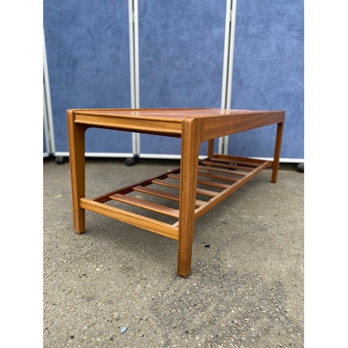 216 - Teak extendable coffee table with tiled design

See images for dimensions.