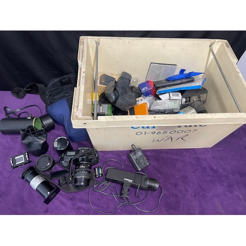 34 - Quantity of Cameras / Lenses + accessories - Canon EOS 1