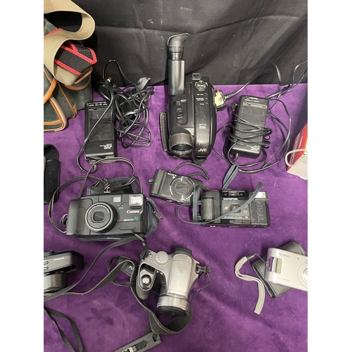 35 - Quantity of Vintage / Digital Cameras / cam recorders - Canon / Sony / JVC + others