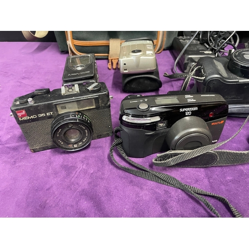 35 - Quantity of Vintage / Digital Cameras / cam recorders - Canon / Sony / JVC + others