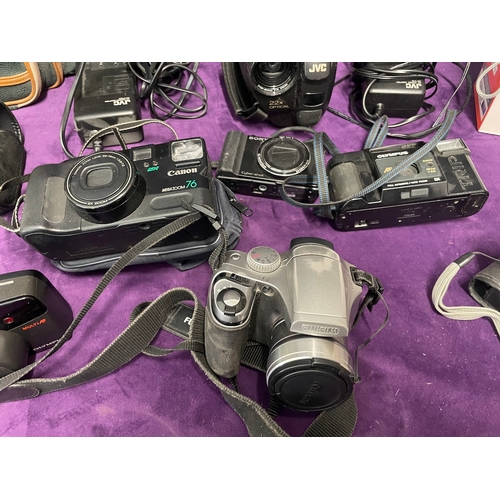 35 - Quantity of Vintage / Digital Cameras / cam recorders - Canon / Sony / JVC + others