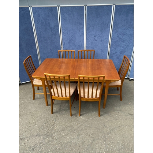 250 - 1960's teak McIntosh retractable/extendable dining table and six chairs. 

Please see images for dim... 