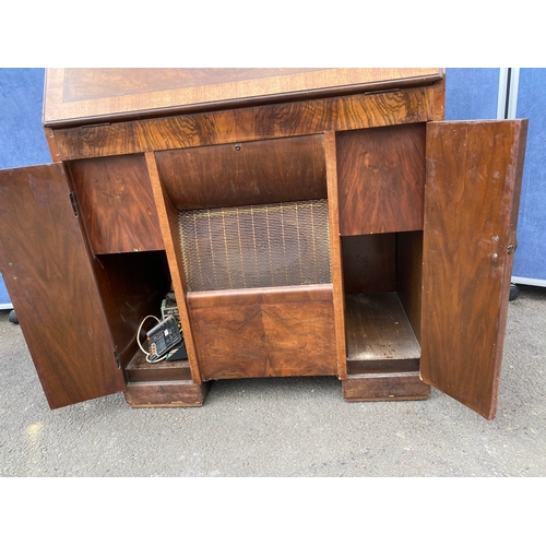 253 - Vintage art deco walnut Gramophone  