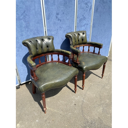 257 - A lot of two matching Vintage green leather button back captains office/library chairs

Please see i... 