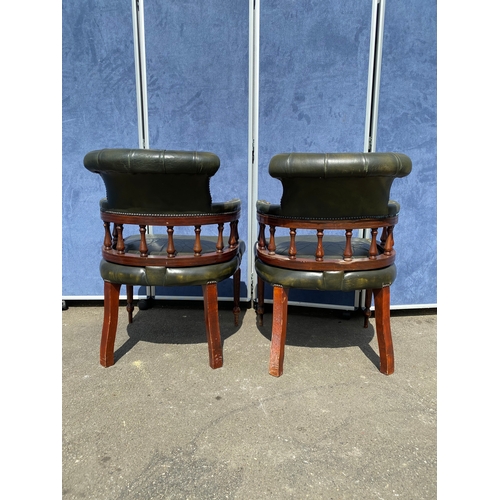 257 - A lot of two matching Vintage green leather button back captains office/library chairs

Please see i... 