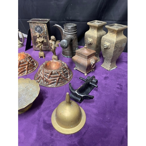 51 - Quantity of antique / vintage copper / brass collectables including vases, jelly moulds + others