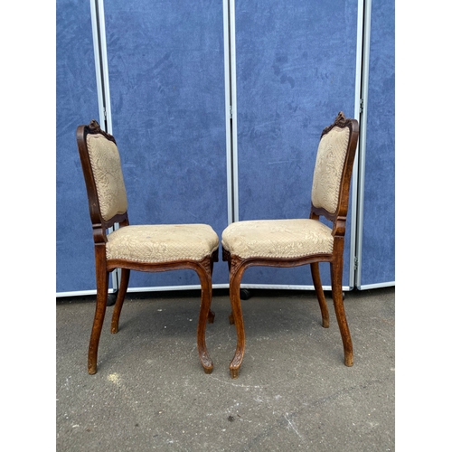 260 - A pair of 19th century carved walnut side chairs by Von Hundelshausen