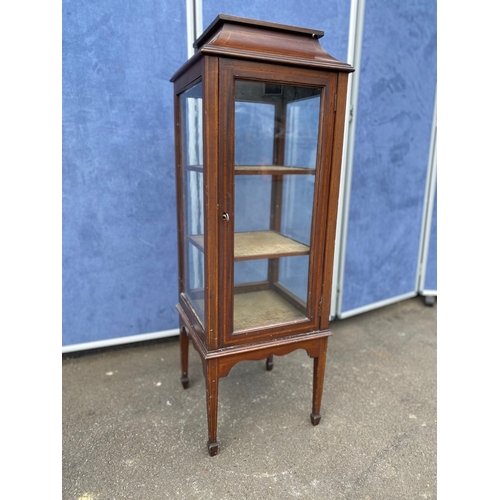 263 - Antique English Edwardian inlaid mahogany display cabinet

Dimensions -  14