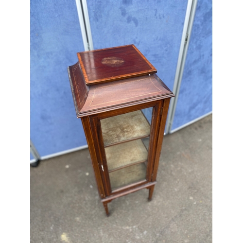 263 - Antique English Edwardian inlaid mahogany display cabinet

Dimensions -  14