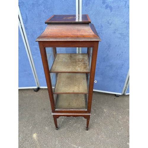 263 - Antique English Edwardian inlaid mahogany display cabinet

Dimensions -  14