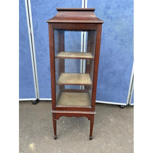 263 - Antique English Edwardian inlaid mahogany display cabinet

Dimensions -  14